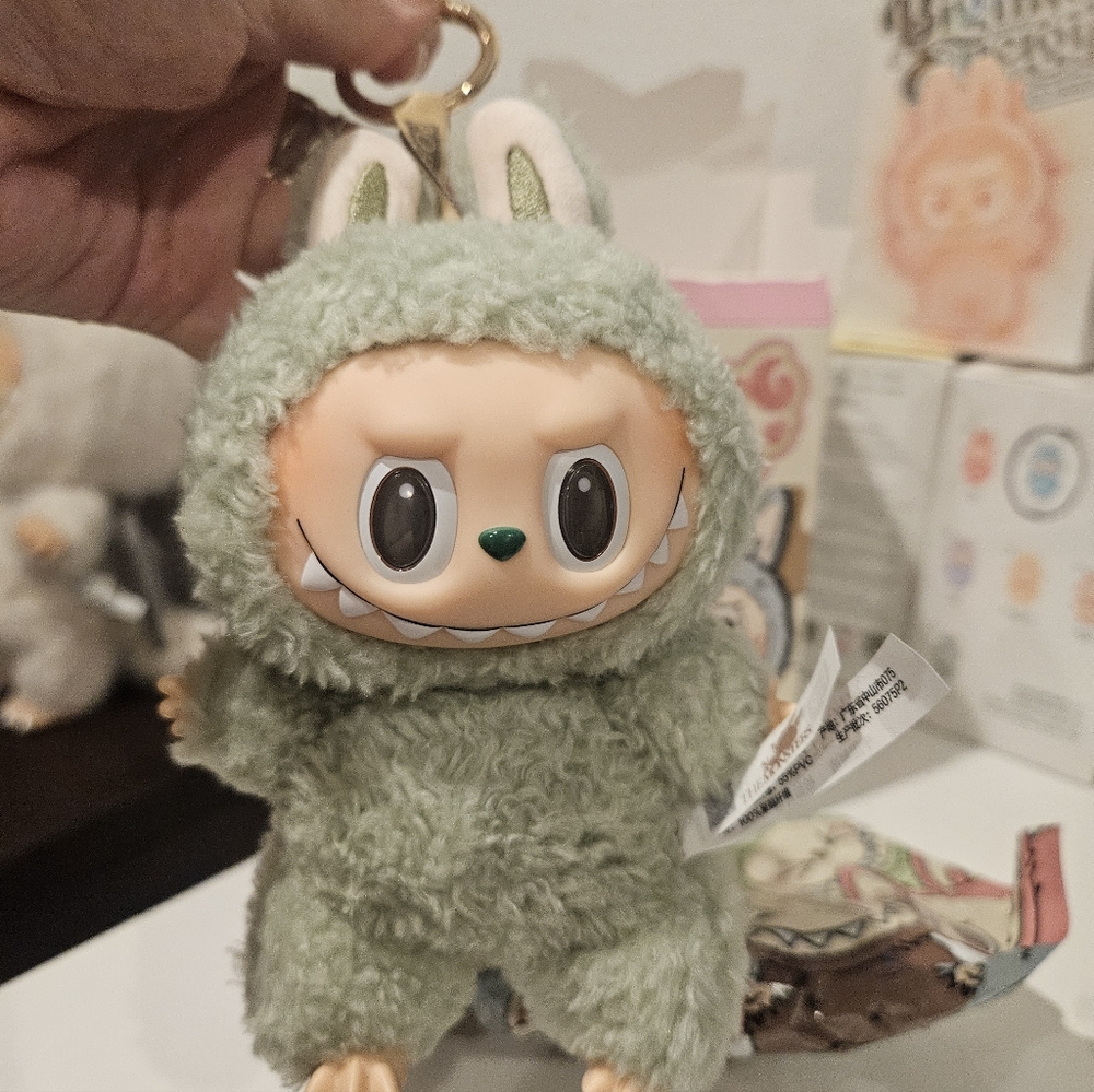 Exciting Macaron Labubu Keychain By Pop Mart - Green Grape - Picture 2 of 3